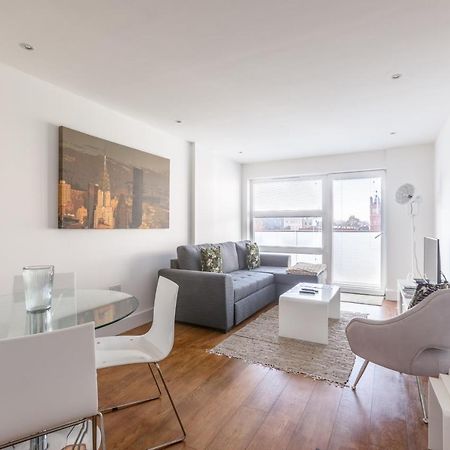Luxury 2-Bed Flat Parking And Close To The Tube ロンドン エクステリア 写真