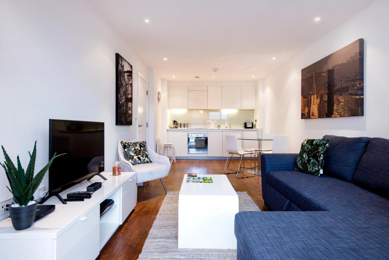 Luxury 2-Bed Flat Parking And Close To The Tube ロンドン エクステリア 写真