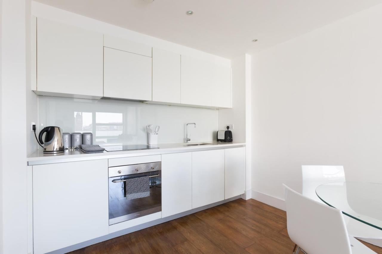Luxury 2-Bed Flat Parking And Close To The Tube ロンドン エクステリア 写真