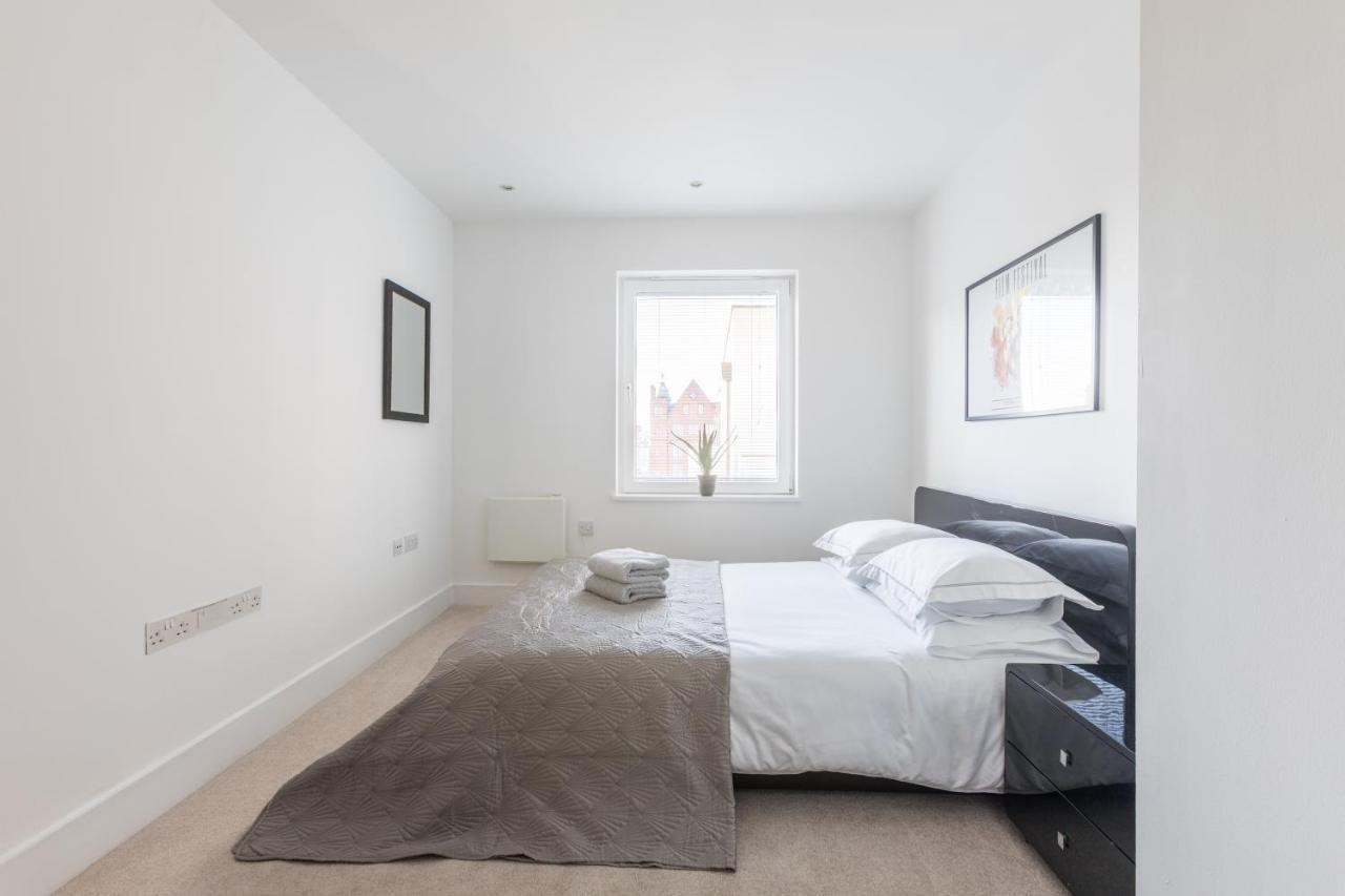Luxury 2-Bed Flat Parking And Close To The Tube ロンドン エクステリア 写真