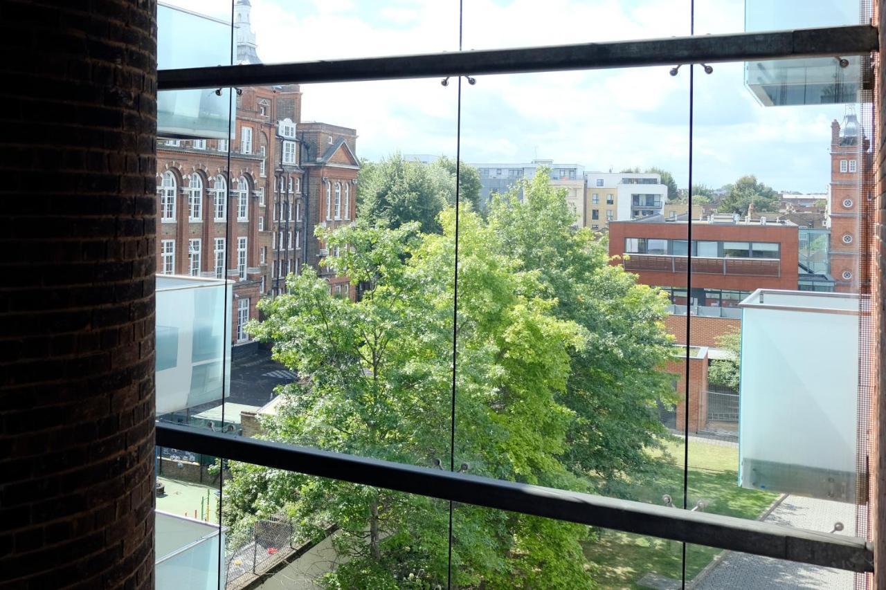 Luxury 2-Bed Flat Parking And Close To The Tube ロンドン エクステリア 写真