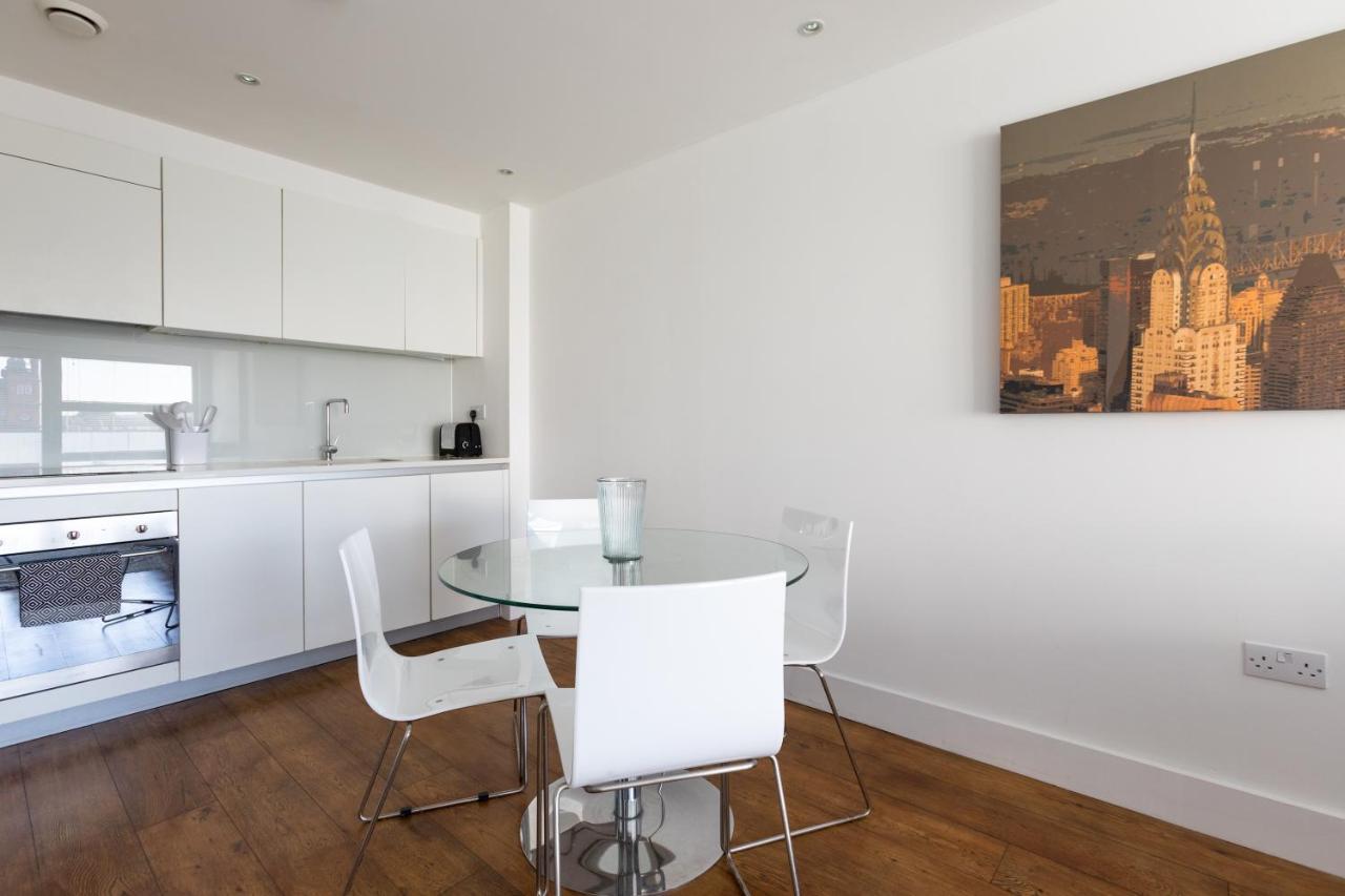 Luxury 2-Bed Flat Parking And Close To The Tube ロンドン エクステリア 写真
