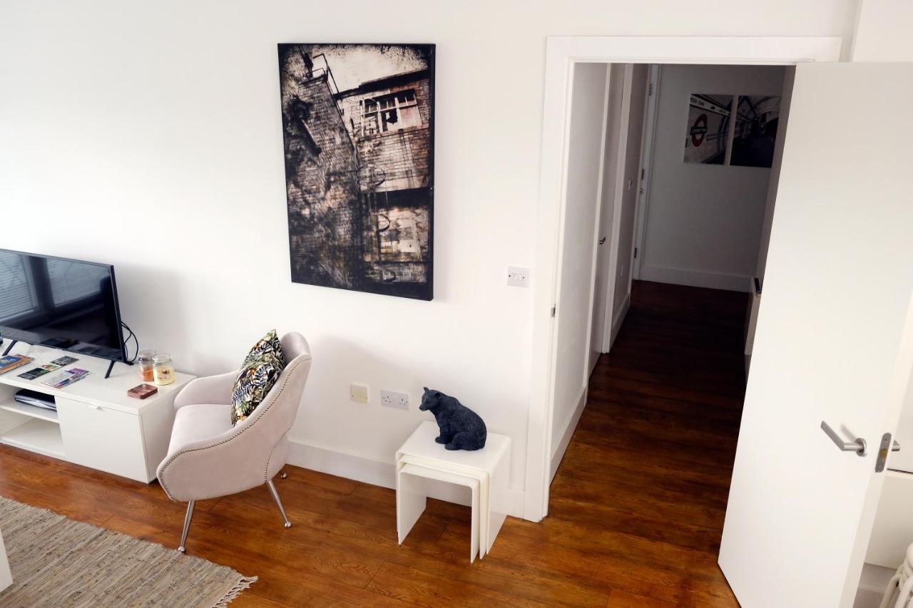 Luxury 2-Bed Flat Parking And Close To The Tube ロンドン エクステリア 写真