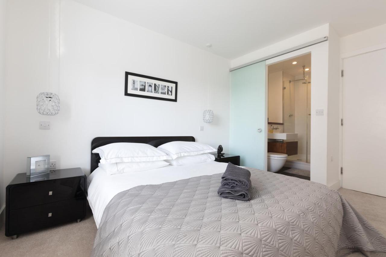 Luxury 2-Bed Flat Parking And Close To The Tube ロンドン エクステリア 写真