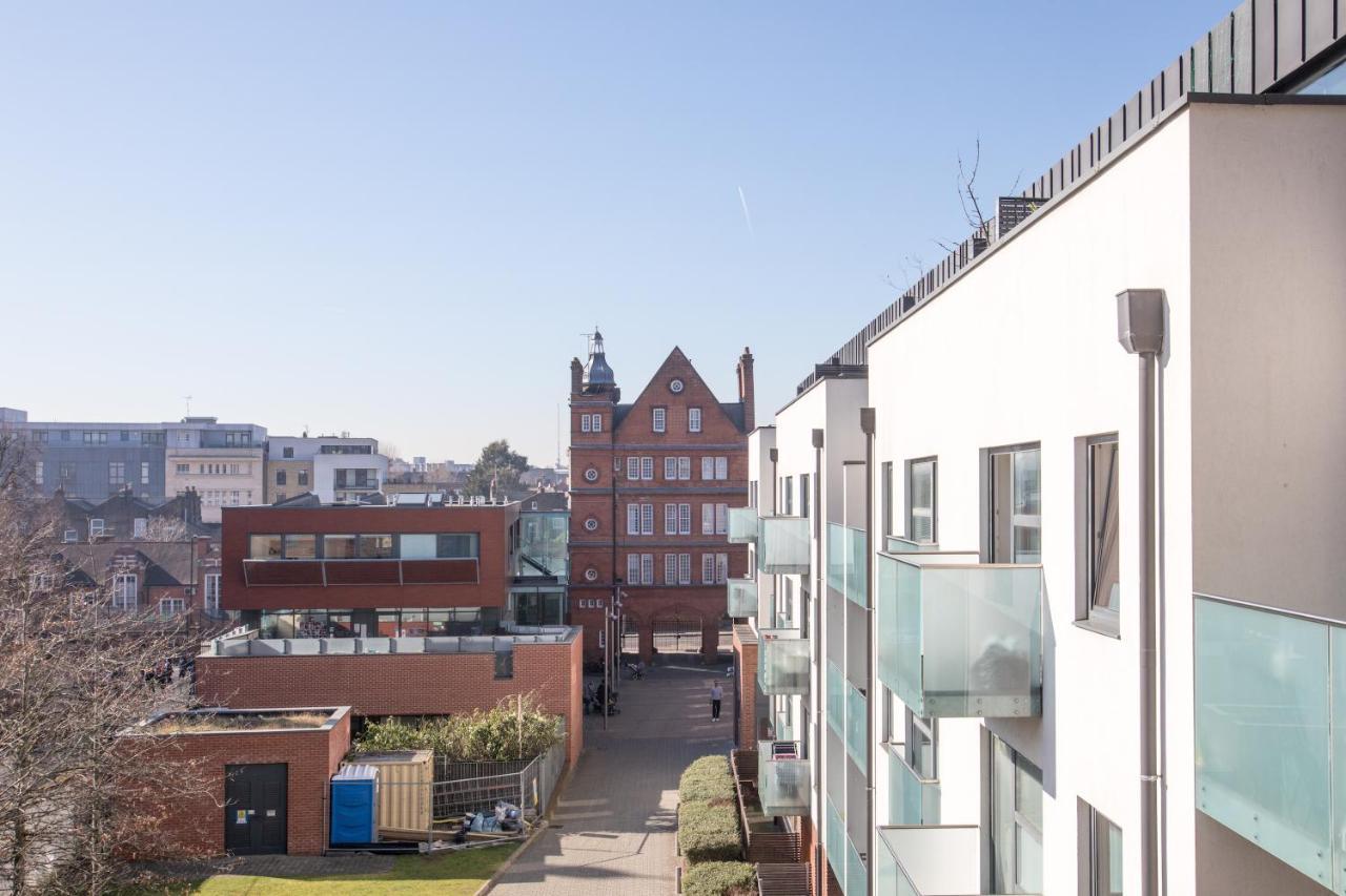Luxury 2-Bed Flat Parking And Close To The Tube ロンドン エクステリア 写真