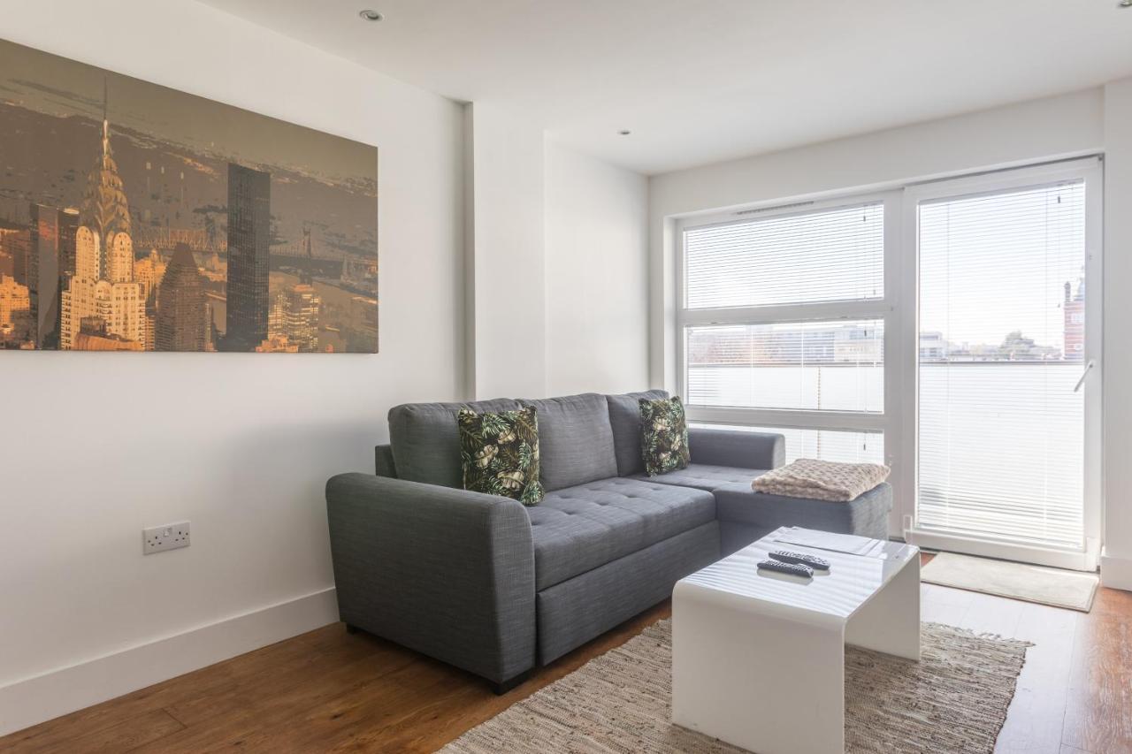Luxury 2-Bed Flat Parking And Close To The Tube ロンドン エクステリア 写真