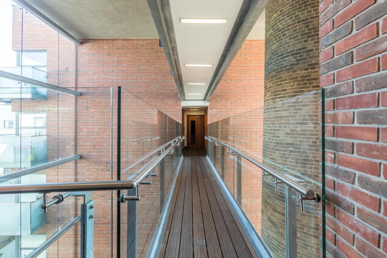 Luxury 2-Bed Flat Parking And Close To The Tube ロンドン エクステリア 写真