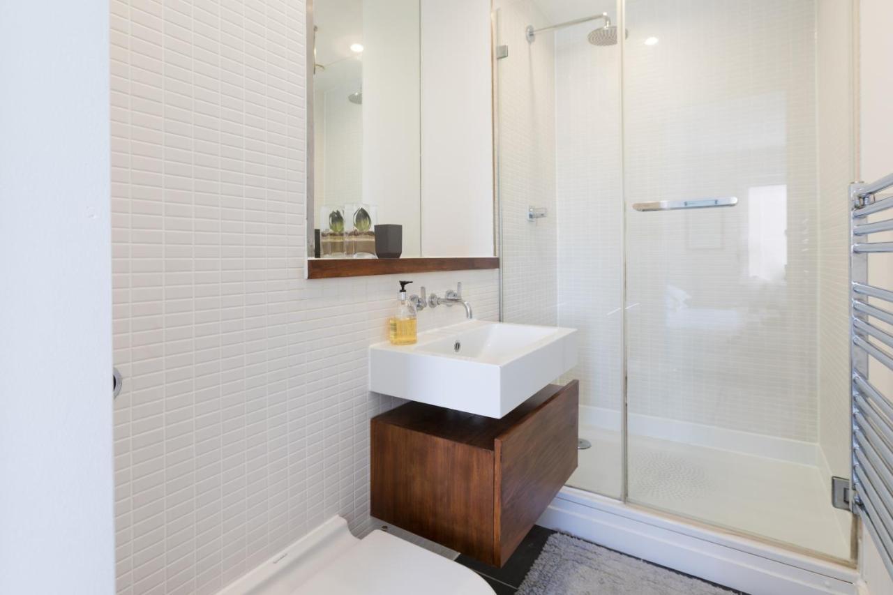 Luxury 2-Bed Flat Parking And Close To The Tube ロンドン エクステリア 写真