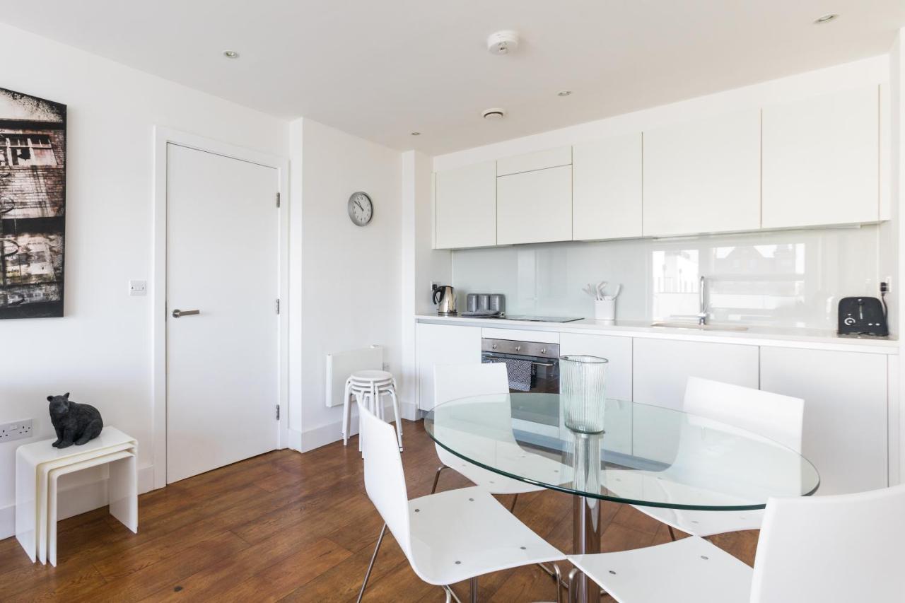Luxury 2-Bed Flat Parking And Close To The Tube ロンドン エクステリア 写真